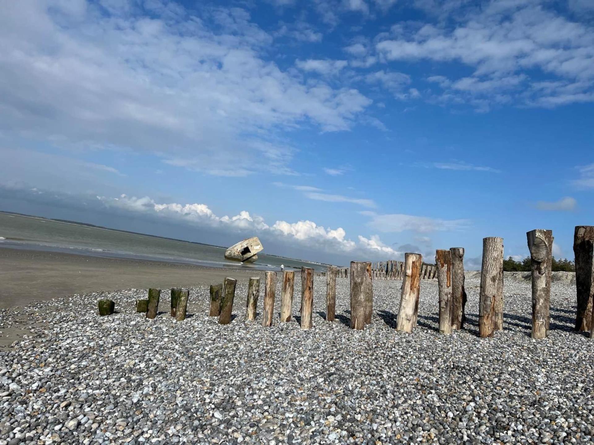 Caprices De Mer: Seaside Retreat with Balcony Views and Bicycles Mers-les-Bains Exterior photo